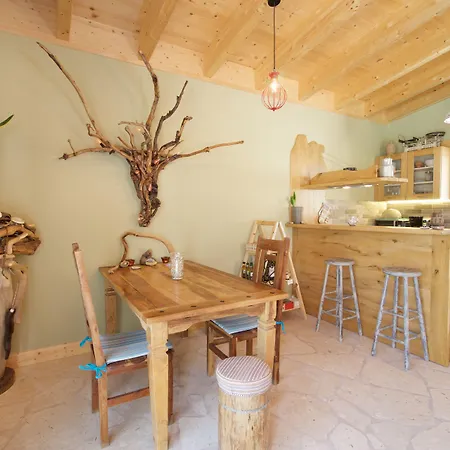 Driftwood Villa Karavádhos