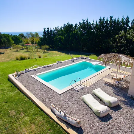 Driftwood Villa Karavádhos