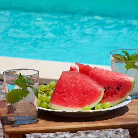 Driftwood Karavádhos