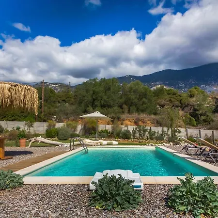 Driftwood Villa Karavados