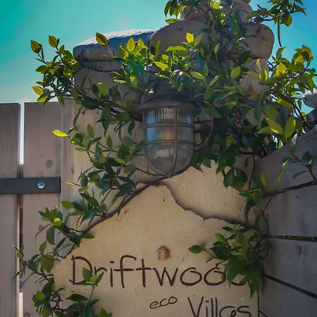 Driftwood Karavádhos