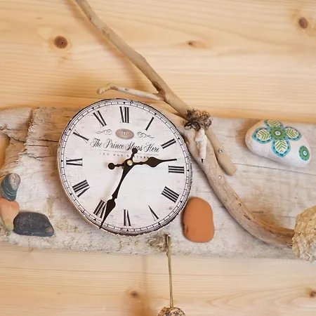 Driftwood Karavádhos